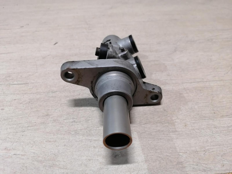 Passat B7 цилиндр тормозной главный