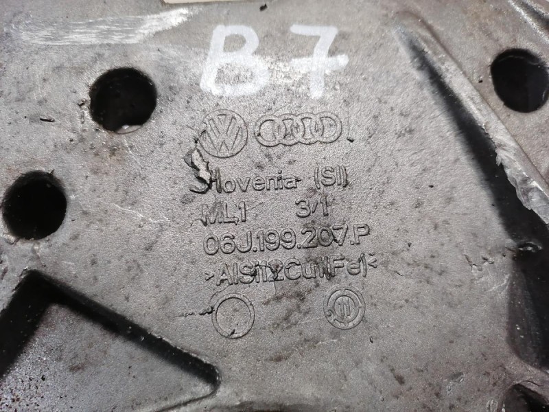 Passat B7 кронштейн двигателя правый