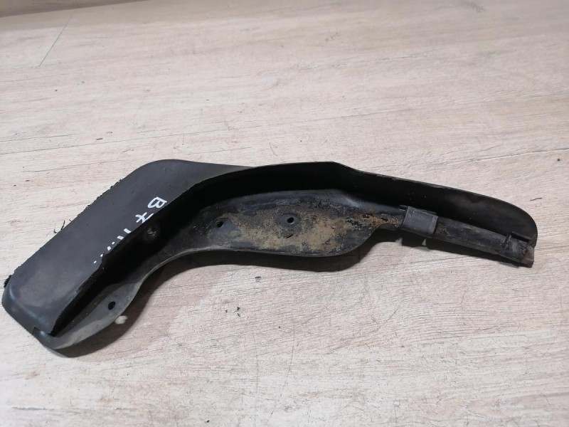 Passat B7 брызговик передний левый