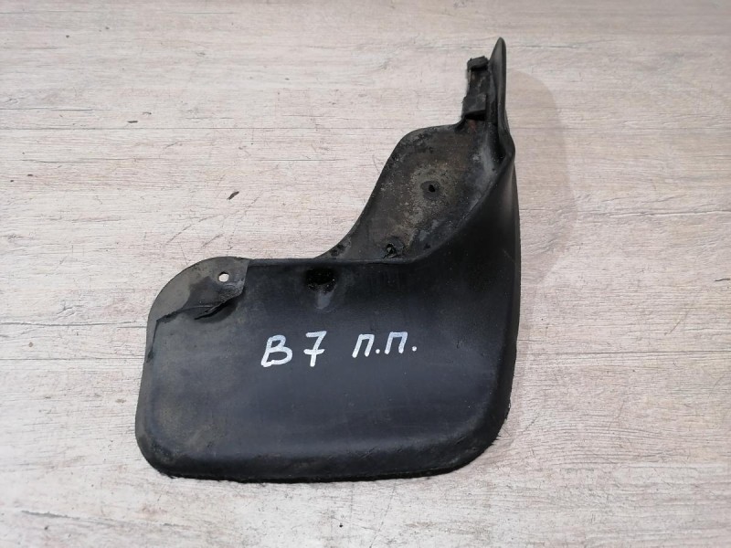 Passat B7 брызговик передний правый деф