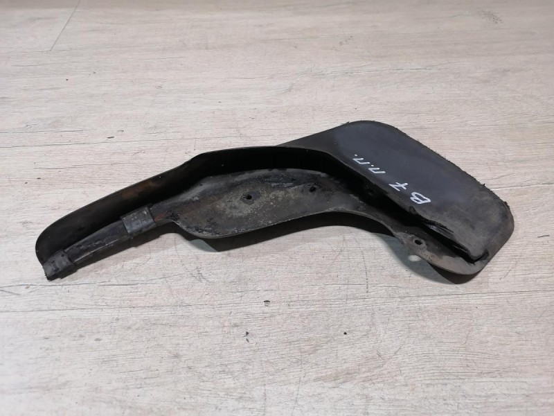 Passat B7 брызговик передний правый деф