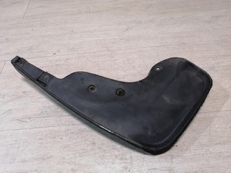 Passat B7 брызговик передний правый деф