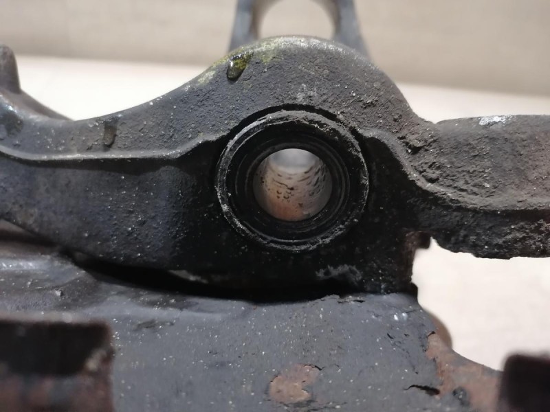 Passat B7 кулак передний левый