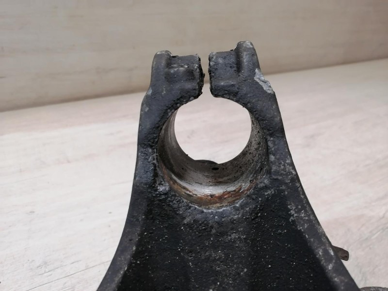 Passat B7 кулак передний левый