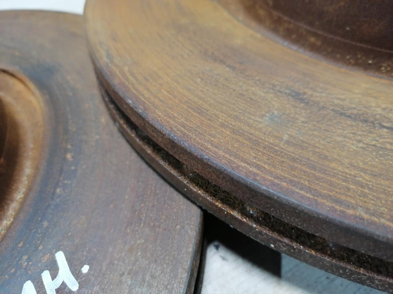 Passat B7 диск тормозной передний к-кт