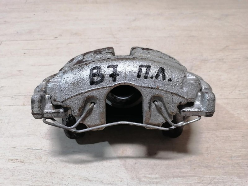 Passat B7 суппорт передний левый