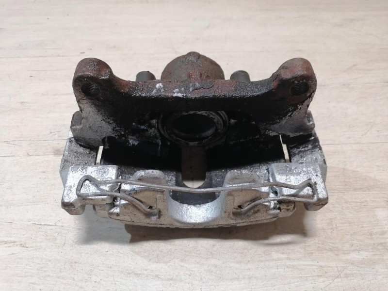 Passat B7 суппорт передний левый