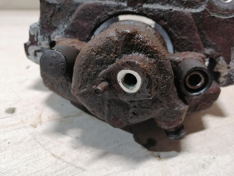 Passat B7 суппорт передний левый