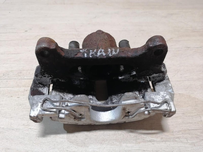 Passat B7 суппорт передний правый