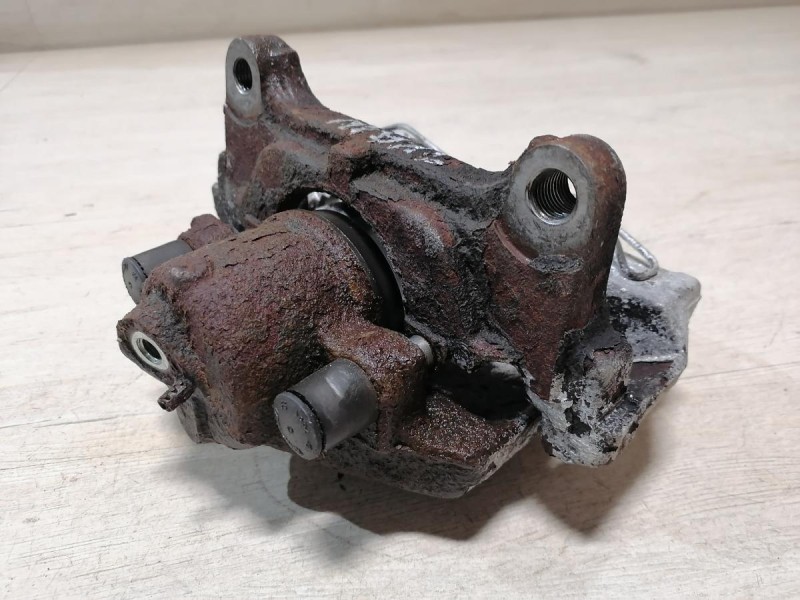 Passat B7 суппорт передний правый