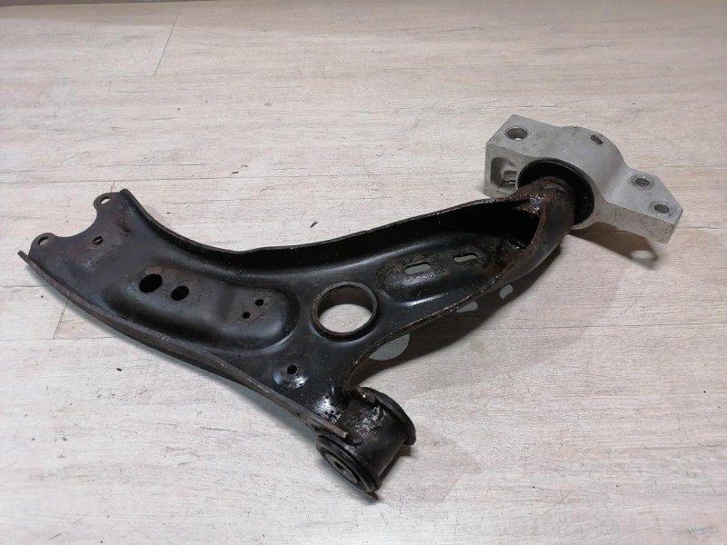 Passat B7 рычаг передний левый