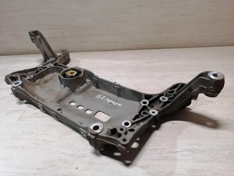 Passat B7 подрамник передний