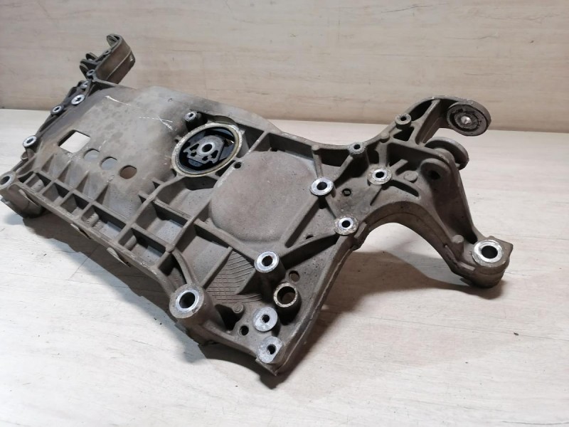 Passat B7 подрамник передний