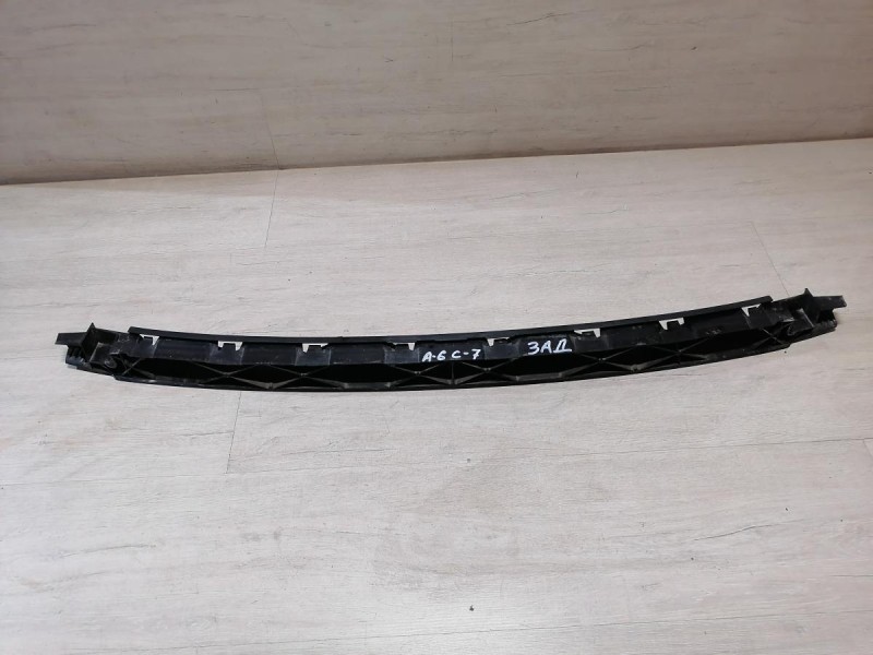 Audi A6 C7 крепление заднего бампера центральное