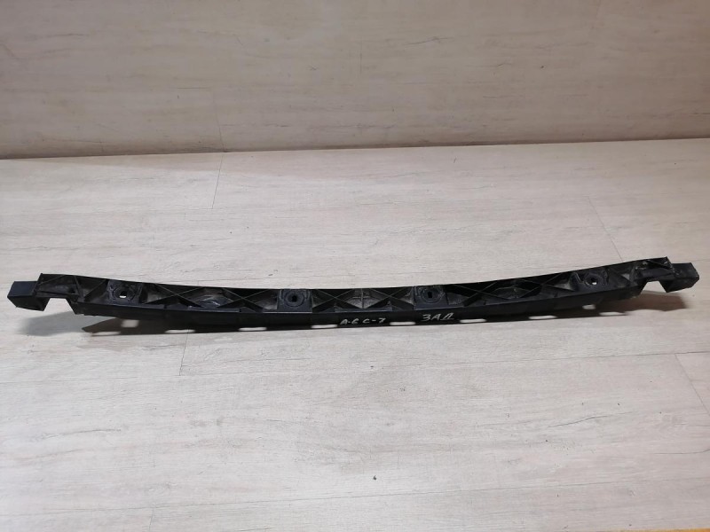 Audi A6 C7 крепление заднего бампера центральное