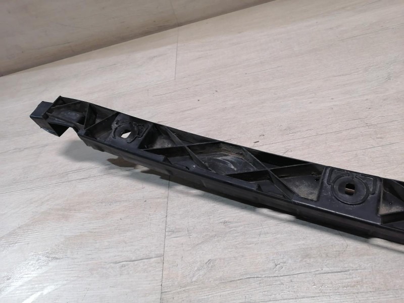 Audi A6 C7 крепление заднего бампера центральное