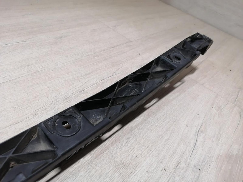 Audi A6 C7 крепление заднего бампера центральное