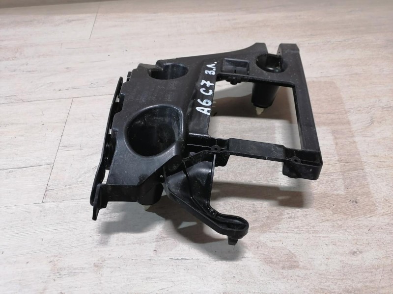 Audi A6 C7 крепление заднего бампера левое под фонарь