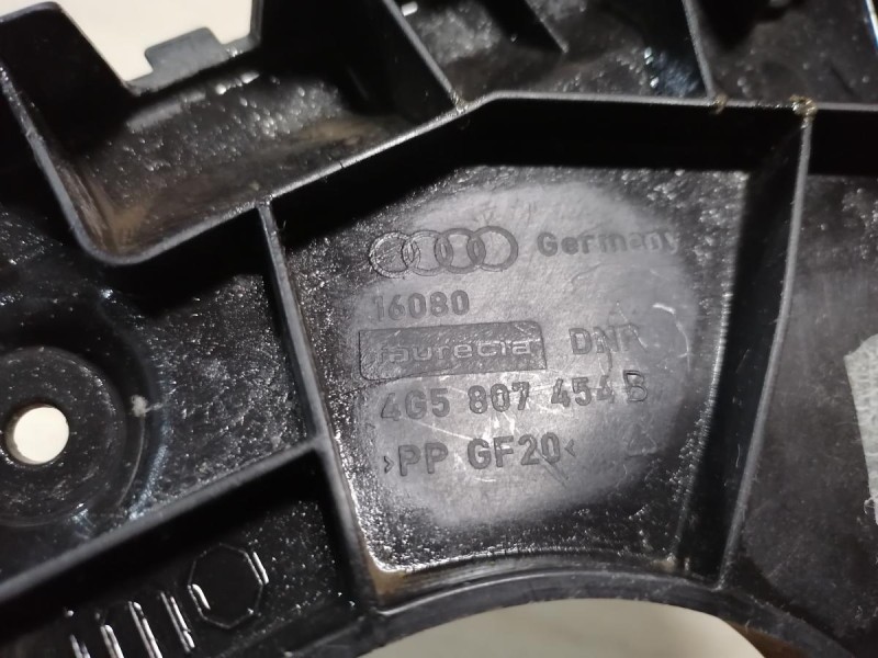 Audi A6 C7 крепление заднего бампера правое на крыло