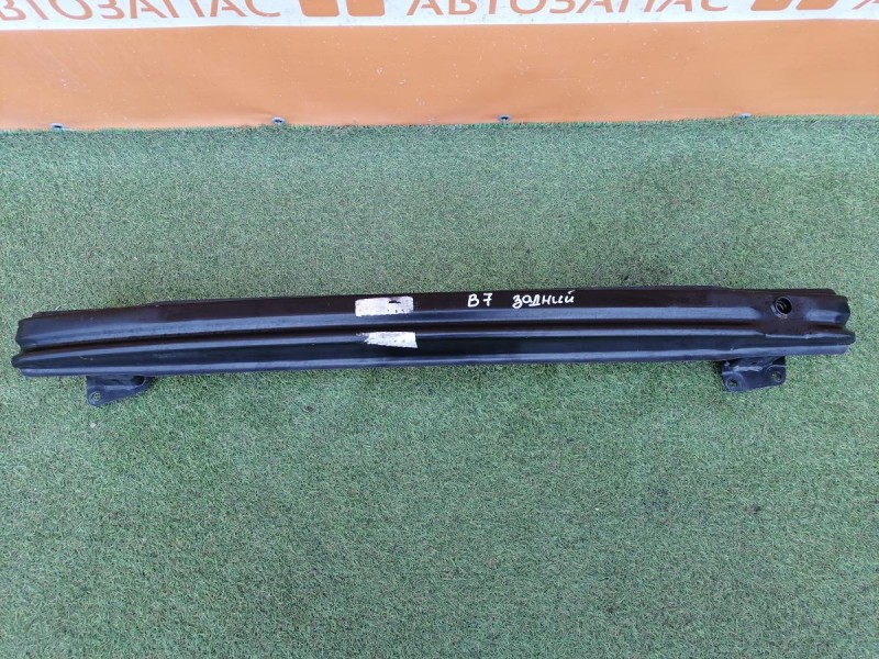 Passat B7 усилитель заднего бампера