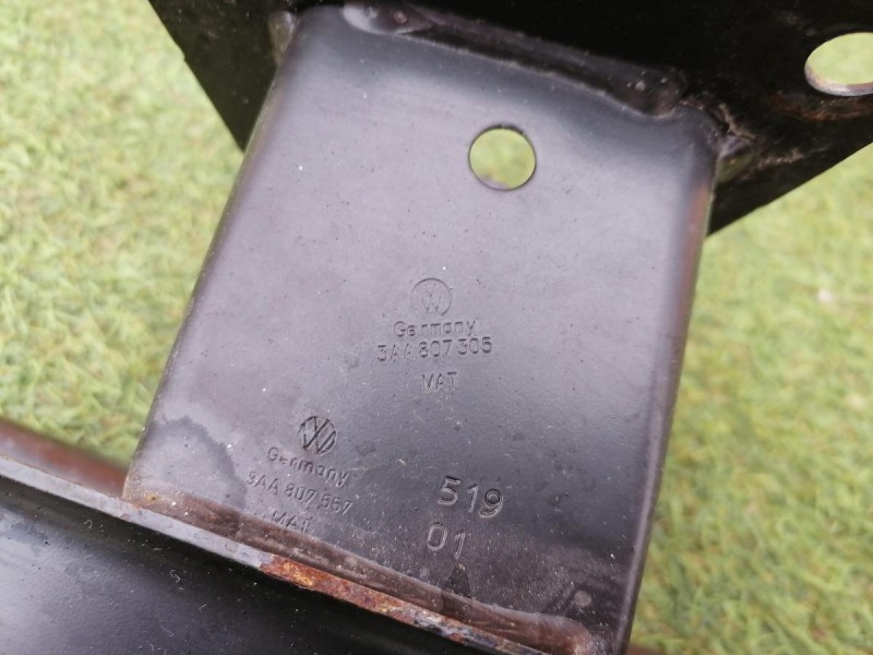 Passat B7 усилитель заднего бампера