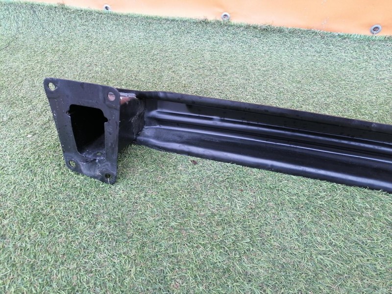 Passat B7 усилитель заднего бампера