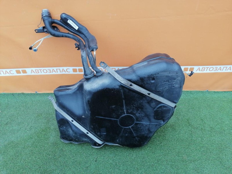 Passat B7 бензобак