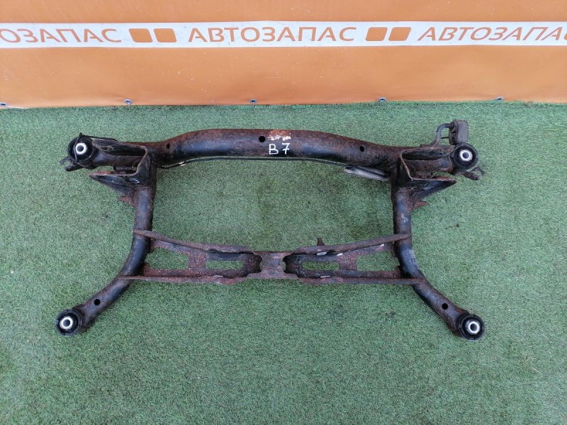 Passat B7 подрамник задний