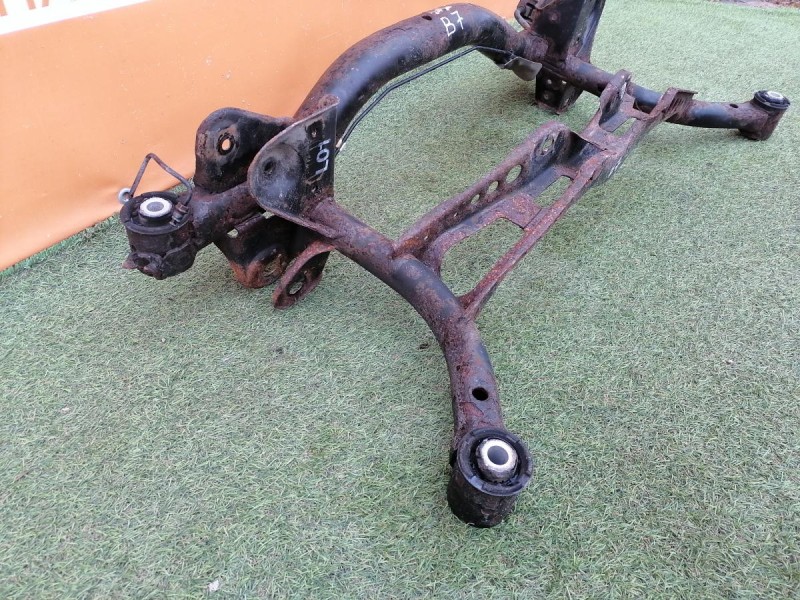 Passat B7 подрамник задний