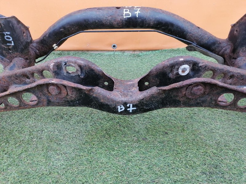 Passat B7 подрамник задний