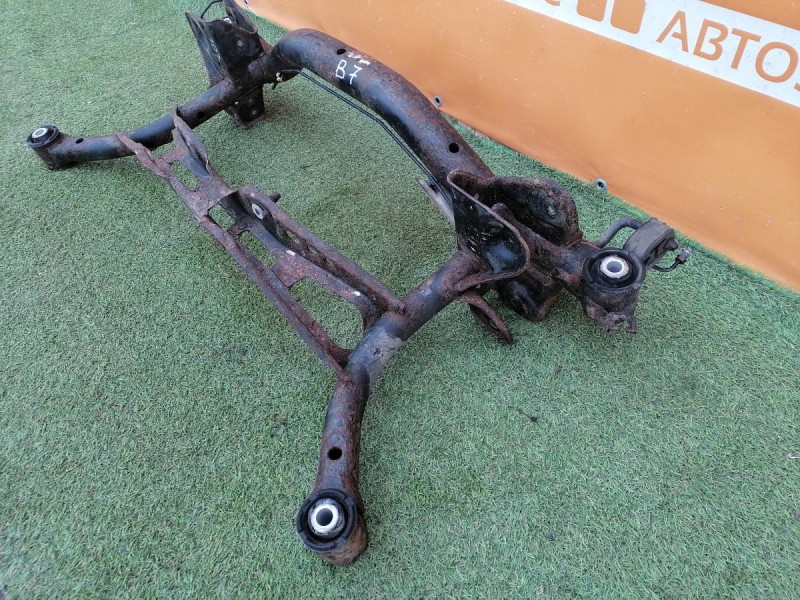 Passat B7 подрамник задний