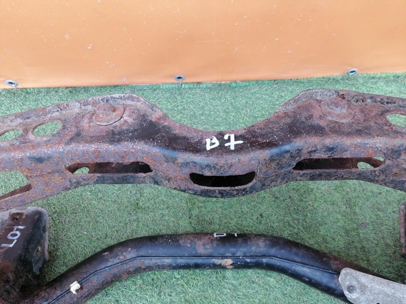 Passat B7 подрамник задний