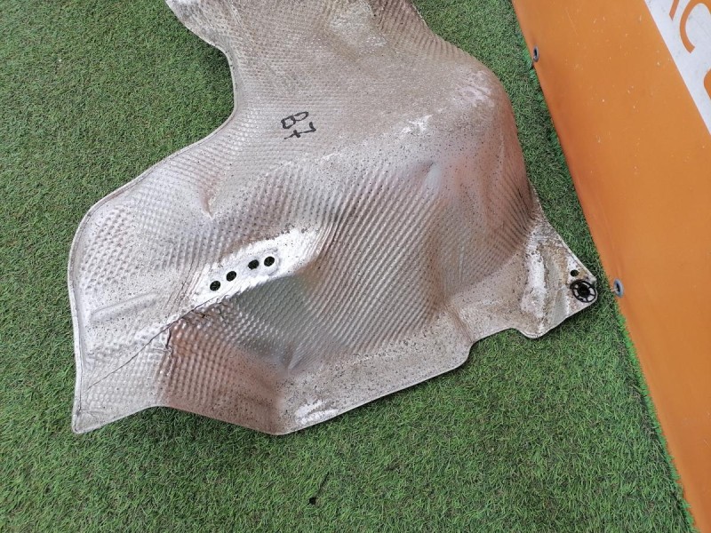 Passat B7 тепловой экран глушителя 3c0825721d деф