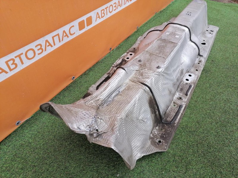 Passat B7 тепловой экран глушителя 3c0825671k деф