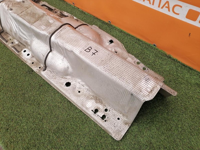 Passat B7 тепловой экран глушителя 3c0825671k деф