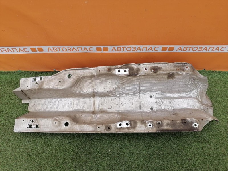 Passat B7 тепловой экран глушителя 3c0825671k деф