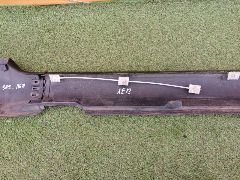 Passat B7 накладка на порог левая