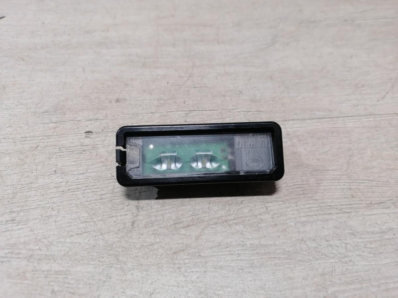 Passat B7 плафон подсветки заднего номера