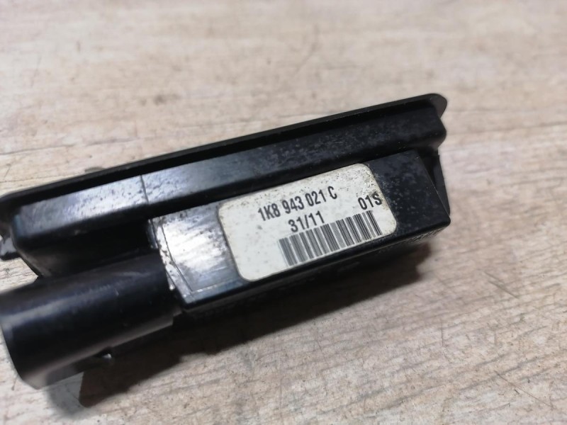 Passat B7 плафон подсветки заднего номера