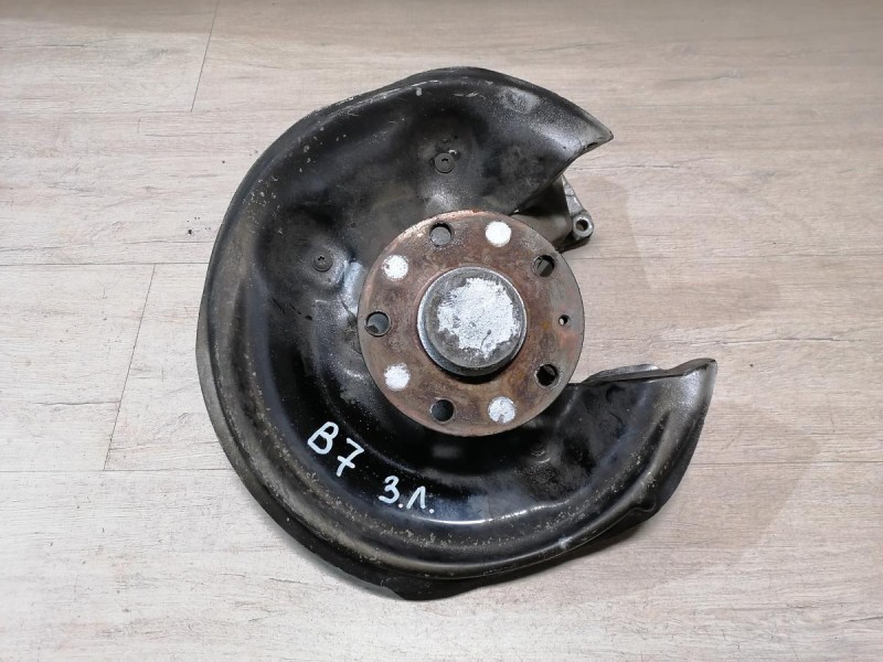 Passat B7 кулак задний со ступицей левый