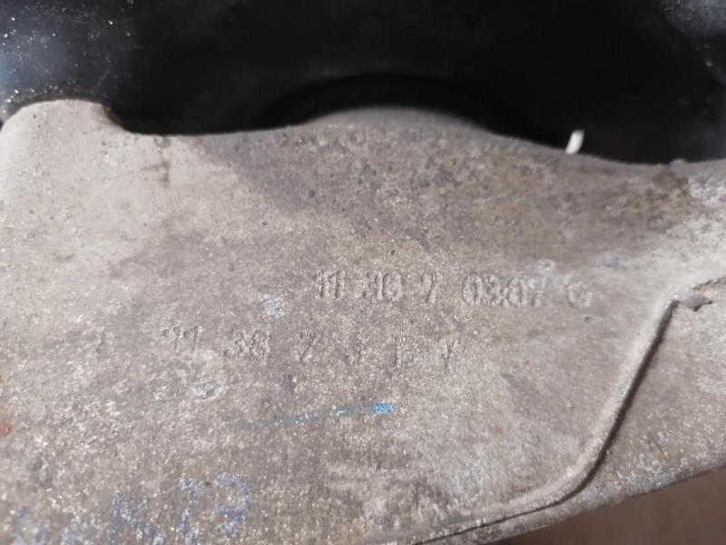 Passat B7 кулак задний со ступицей левый