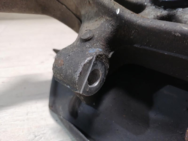 Passat B7 кулак задний со ступицей правый