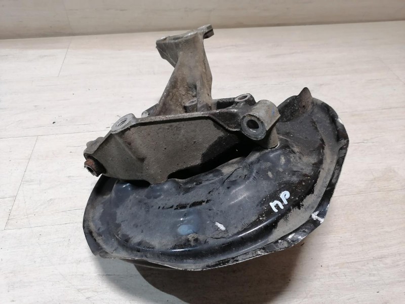 Passat B7 кулак задний со ступицей правый