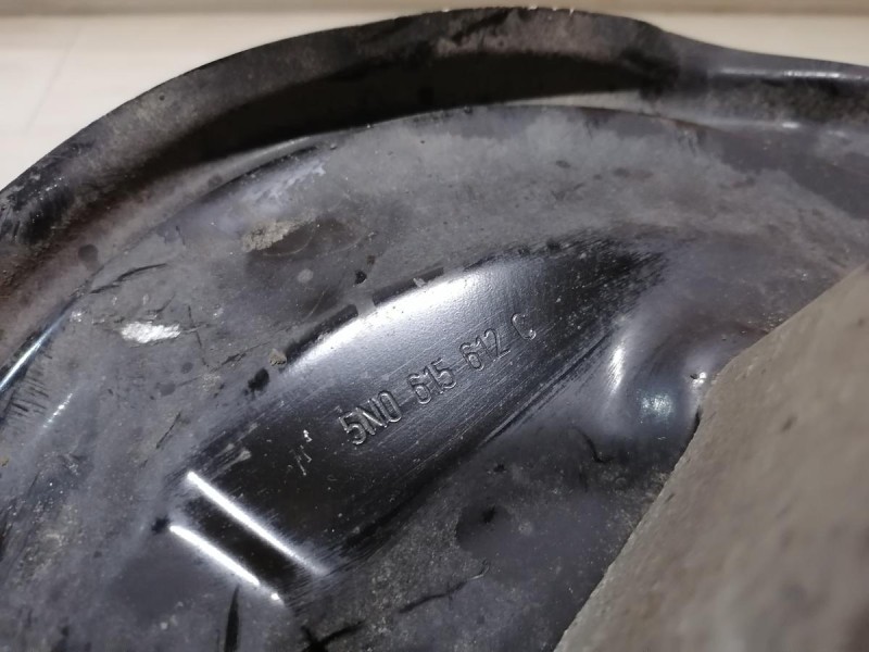 Passat B7 кулак задний со ступицей правый