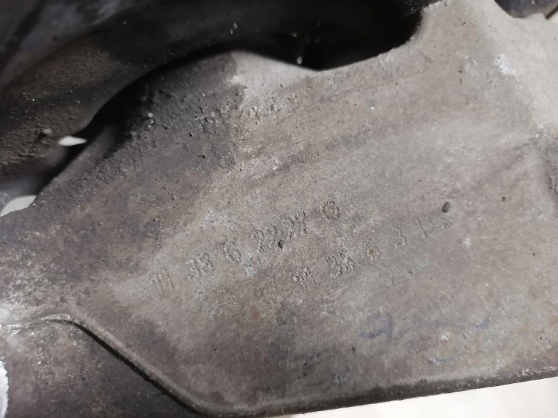 Passat B7 кулак задний со ступицей правый