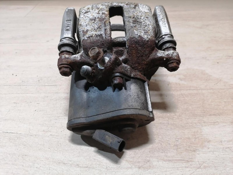 Passat B7 суппорт задний левый