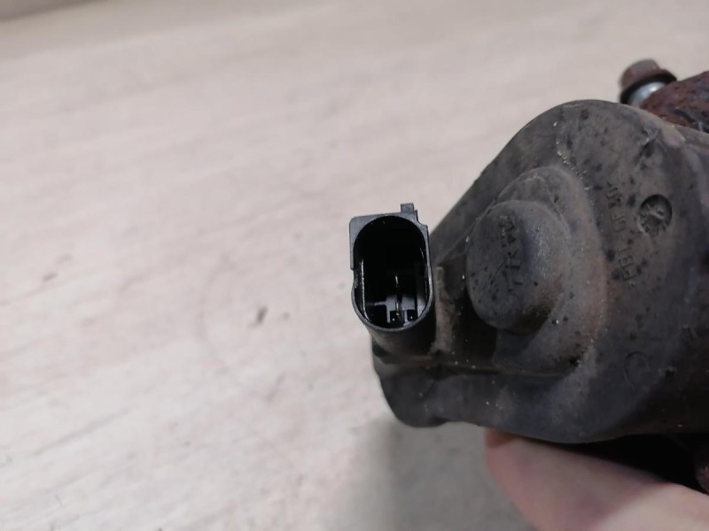 Passat B7 суппорт задний левый