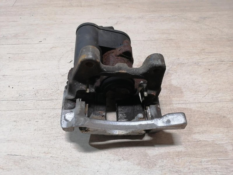 Passat B7 суппорт задний левый