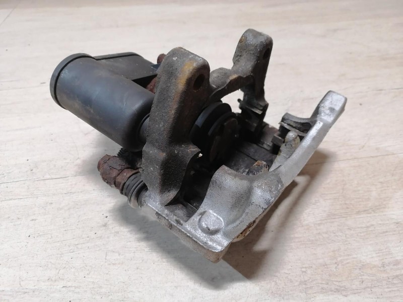 Passat B7 суппорт задний левый