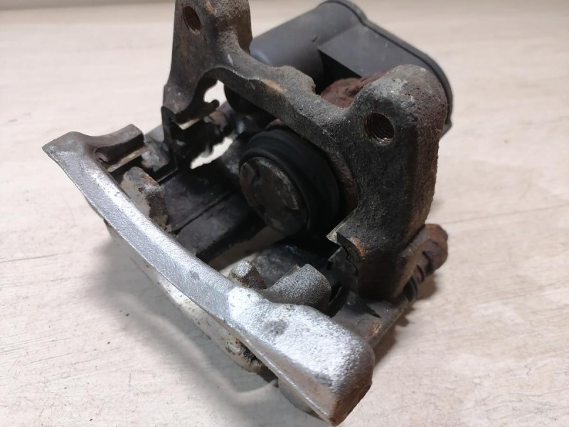 Passat B7 суппорт задний левый